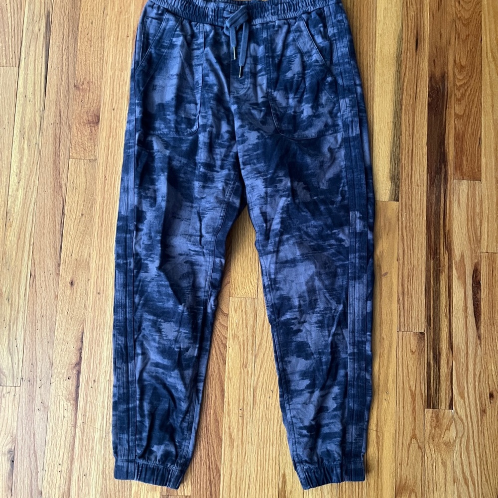 Athleta farallon printed jogger blue shibori print pants size 6